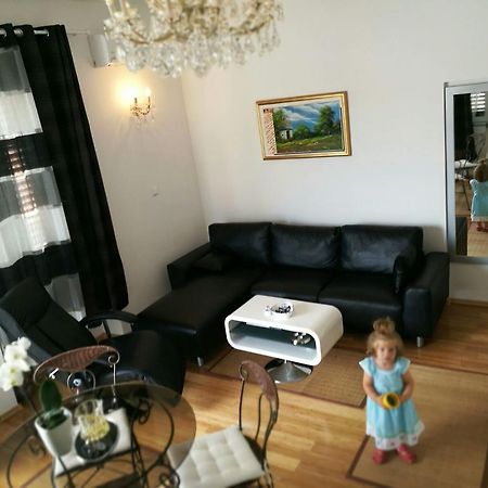 Ana Apartment Pula Luaran gambar