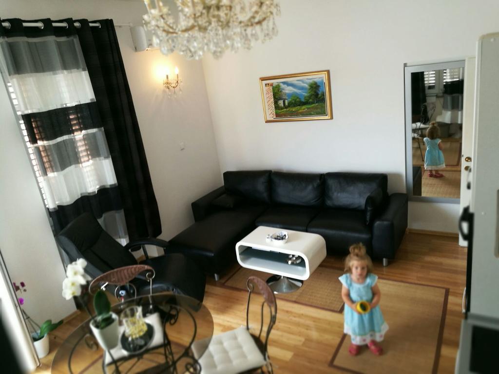 Ana Apartment Pula Luaran gambar