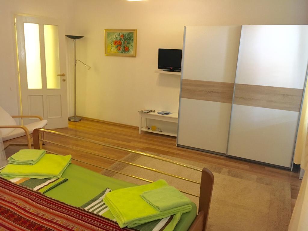 Ana Apartment Pula Luaran gambar