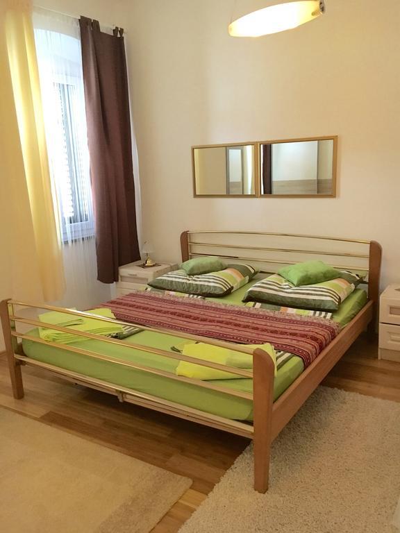 Ana Apartment Pula Luaran gambar