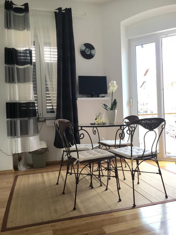 Ana Apartment Pula Luaran gambar